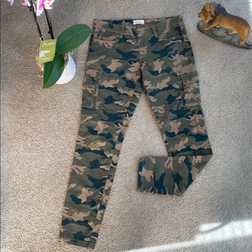 NWOT SO Ladies Camouflage Pants size 9
